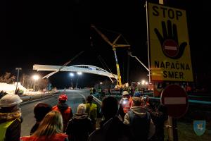 Postavitev kolesarskega nadvoza Šenčur-Voklo nad avtocesto 4